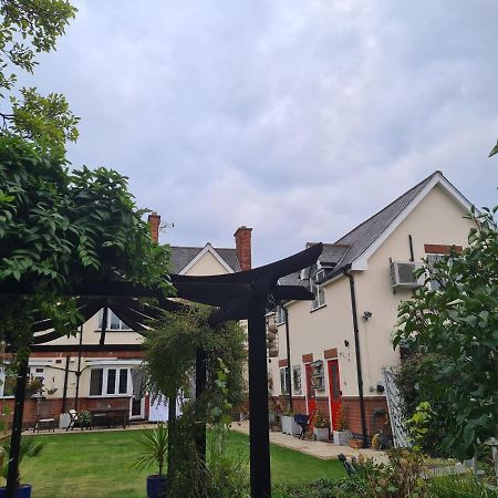 Peaceful Self Contained Studio In Lovely Garden. Hinckley Bagian luar foto