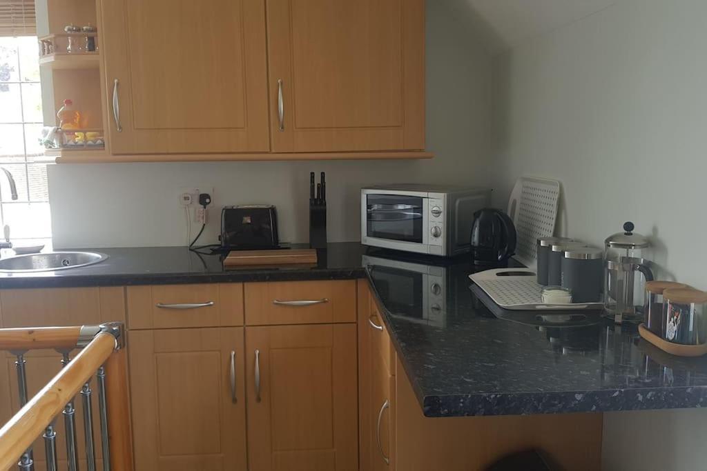 Peaceful Self Contained Studio In Lovely Garden. Hinckley Bagian luar foto
